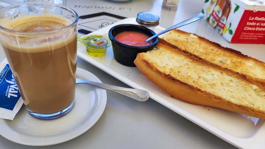 Bar La Inmacu — Comida y bebida