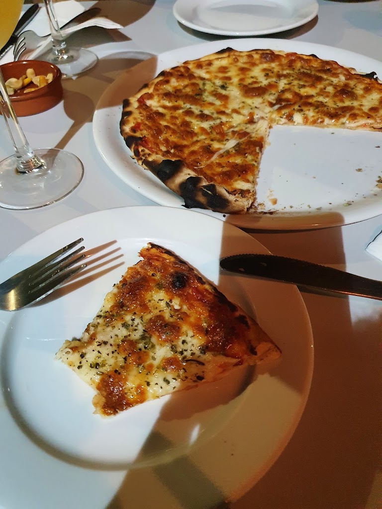 PIZZERIA Nico — Comida y bebida