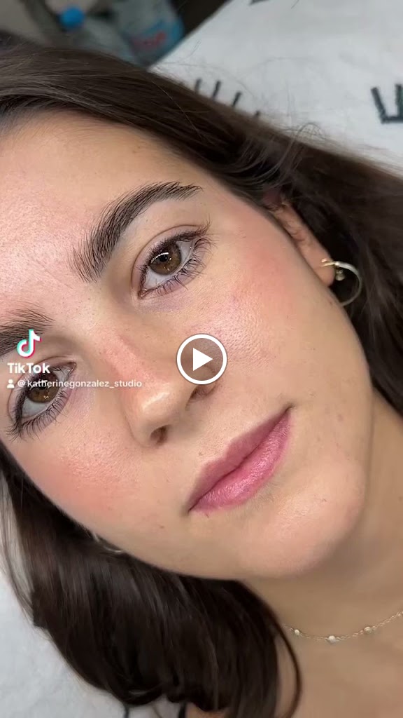 Katherine Gonzalez - Pestanas y Cejas Badalona — Del propietario