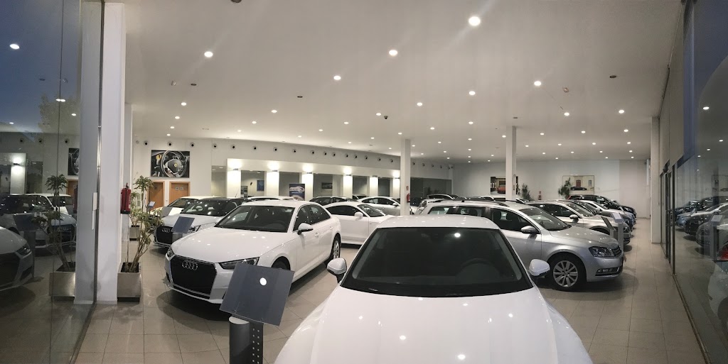 Automoviles Arroyo — Interior