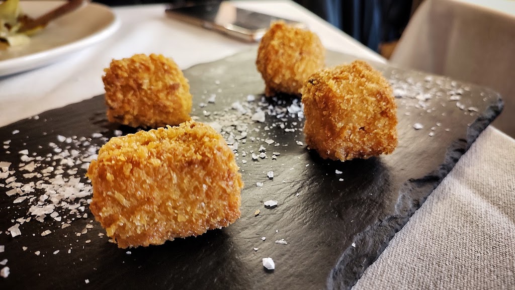 Carnes a la brasa Madurada. Restaurante y Cerveceria — Croqueta