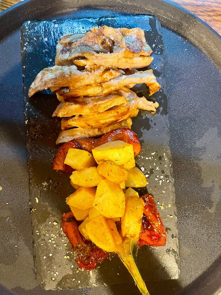 Cafe Bar La Tapatica — Comida y bebida