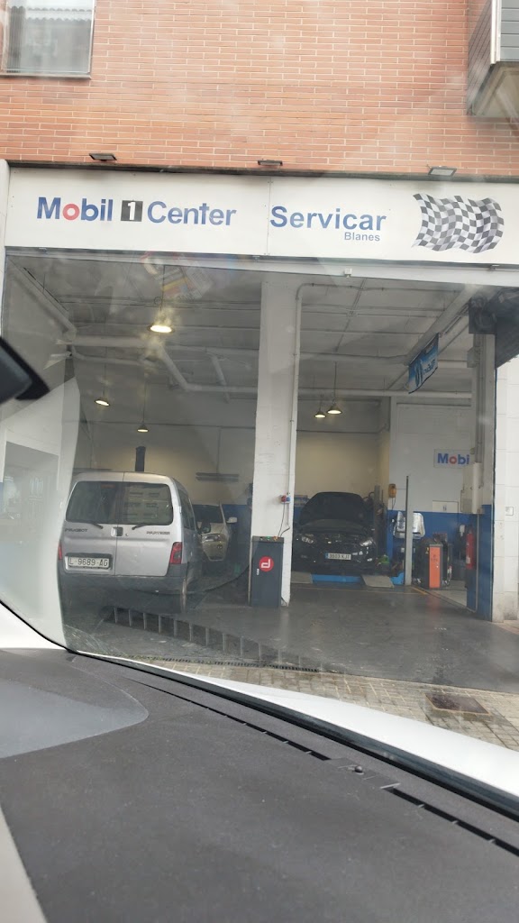 Servicar Blanes Mobil 1 center — Exterior