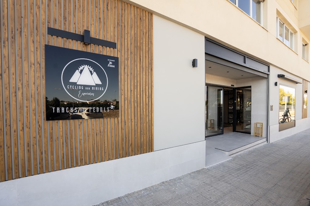 Tracks and Pedals | Tienda & Taller