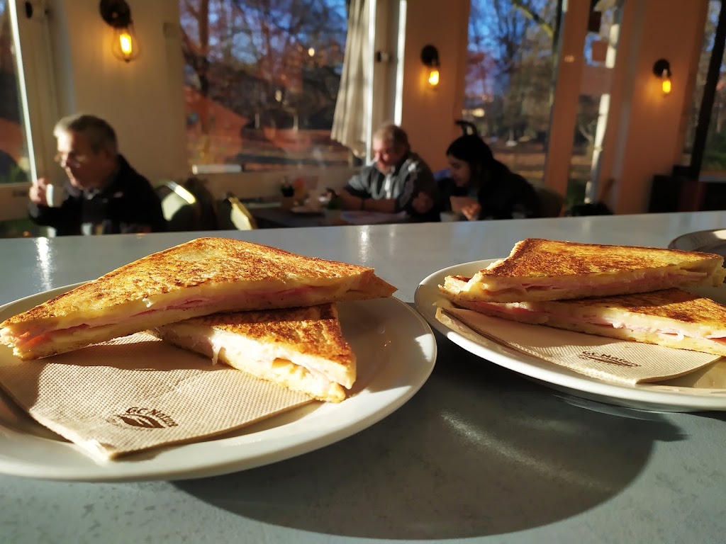 Pit-Roig Bar Cafe — Comida y bebida