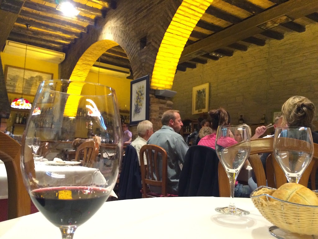 Restaurante Sidreria la Muralla — Comida y bebida