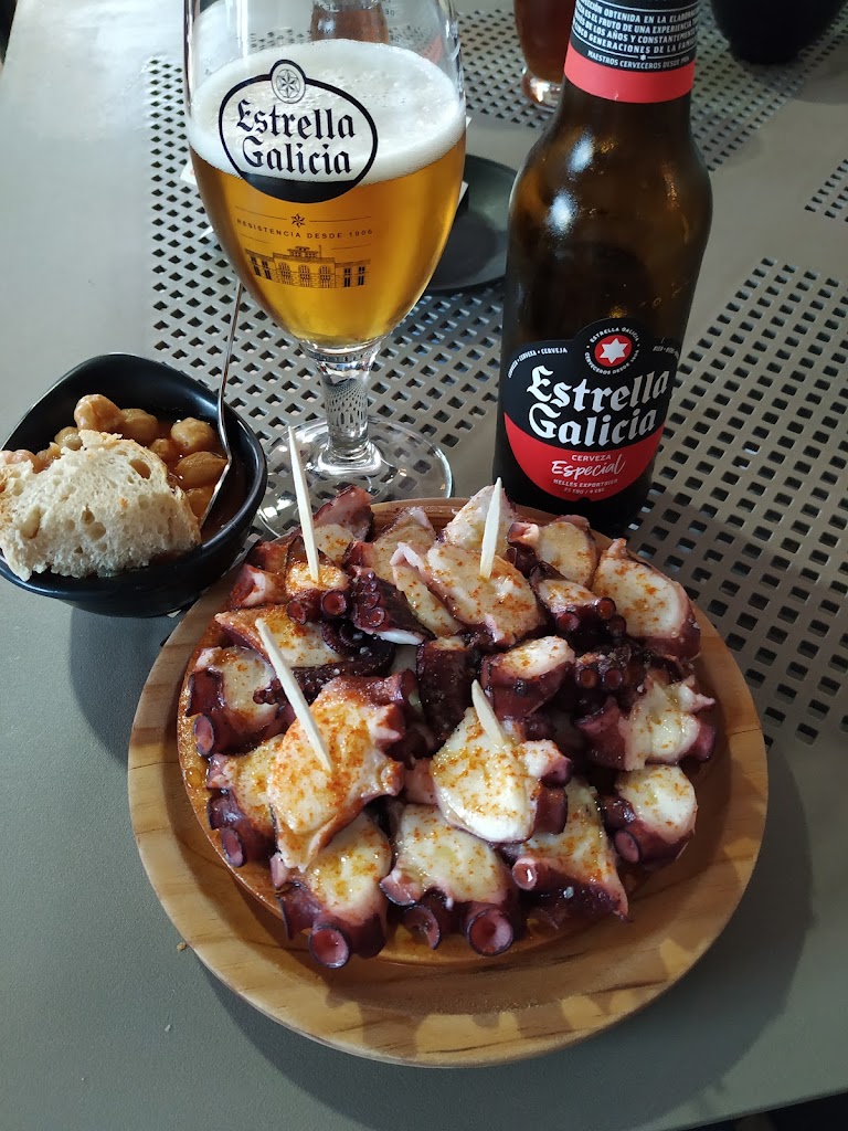 Cerveceria Beos Carballo — Comida y bebida