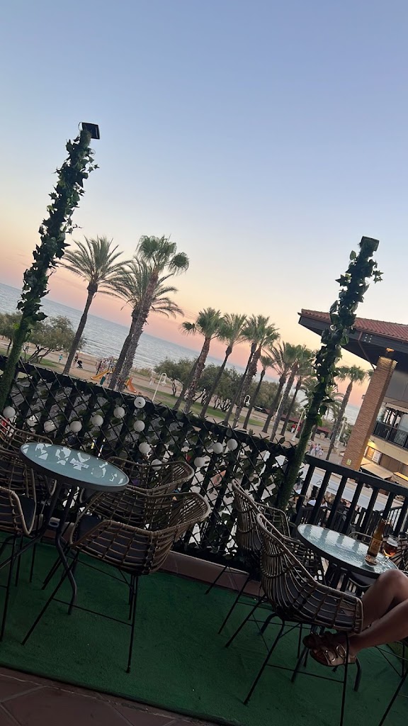 Santuario * Cafe, copas, cocteles, pasteles, cachimbas.