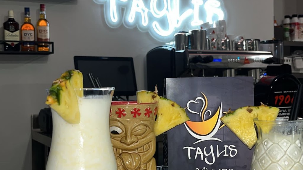 Cafe y Copas TAYLIS — Comida y bebida