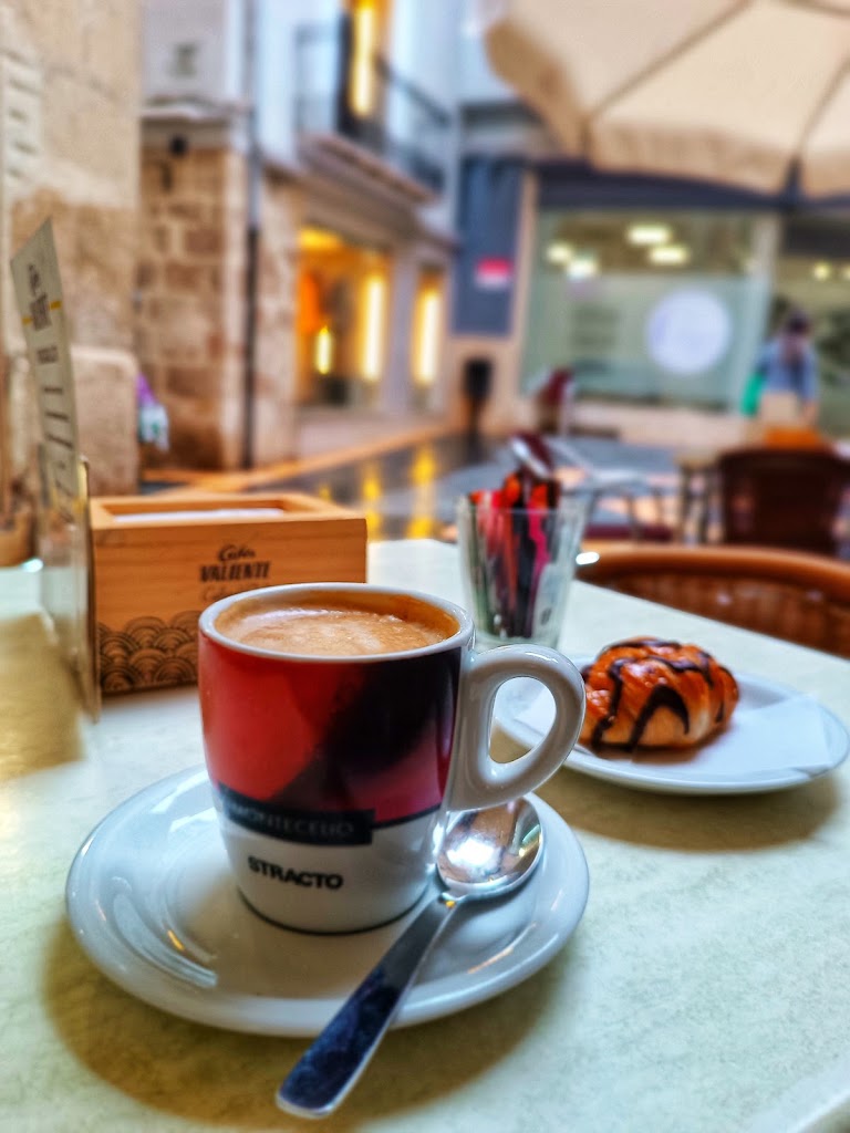 Cafes Valiente Xativa — Comida y bebida