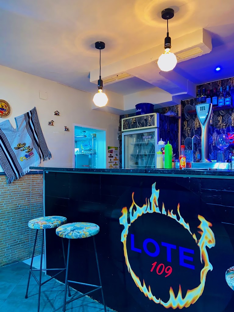 Bar Lote 109 Comida Colombiana — Ambiente