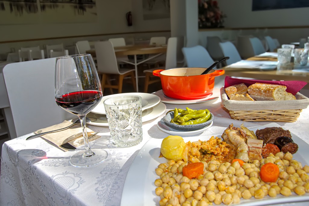 CERVECERIA RESTAURANTE LITERATOS 23 — Comida y bebida