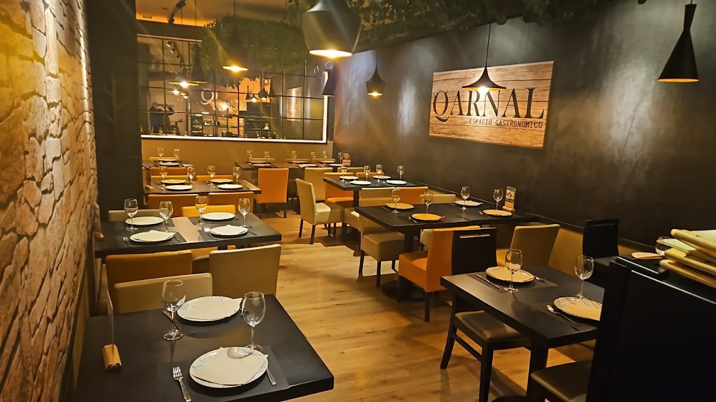 Restaurante Qarnal * Carnes * Paellas * Take away * En Villaviciosa de Odon — Ambiente