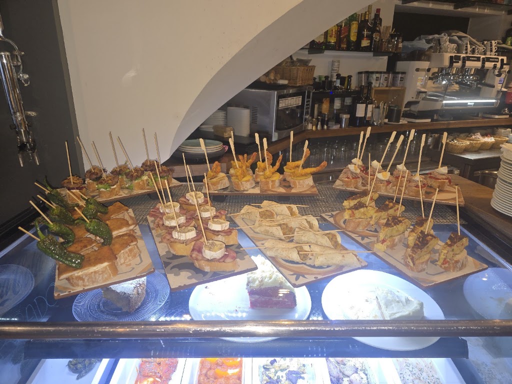 Caliuet BaRestaurant — Comida y bebida