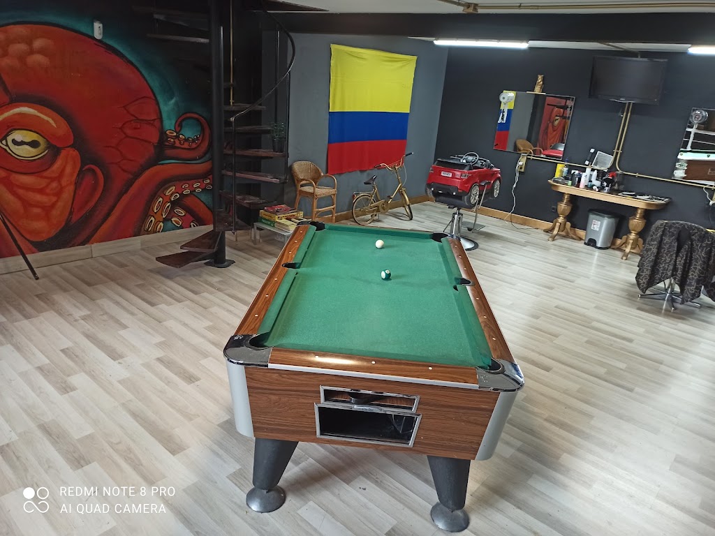 Medallo barbershop — Interior