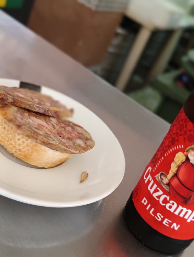 Bar Pley — Comida y bebida