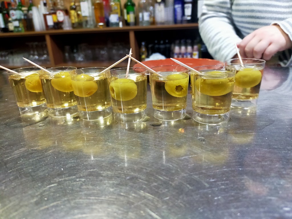 Bodega-Bar Casa Miguel — Comida y bebida