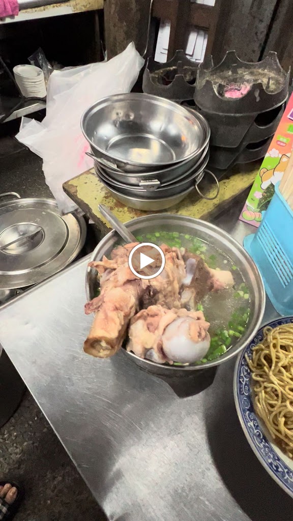 大骨控 臭豆腐 花枝炒麵 的照片