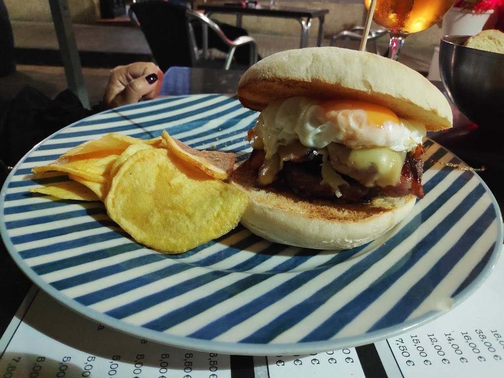 Extremadura Meson Restaurante — Hamburguesa