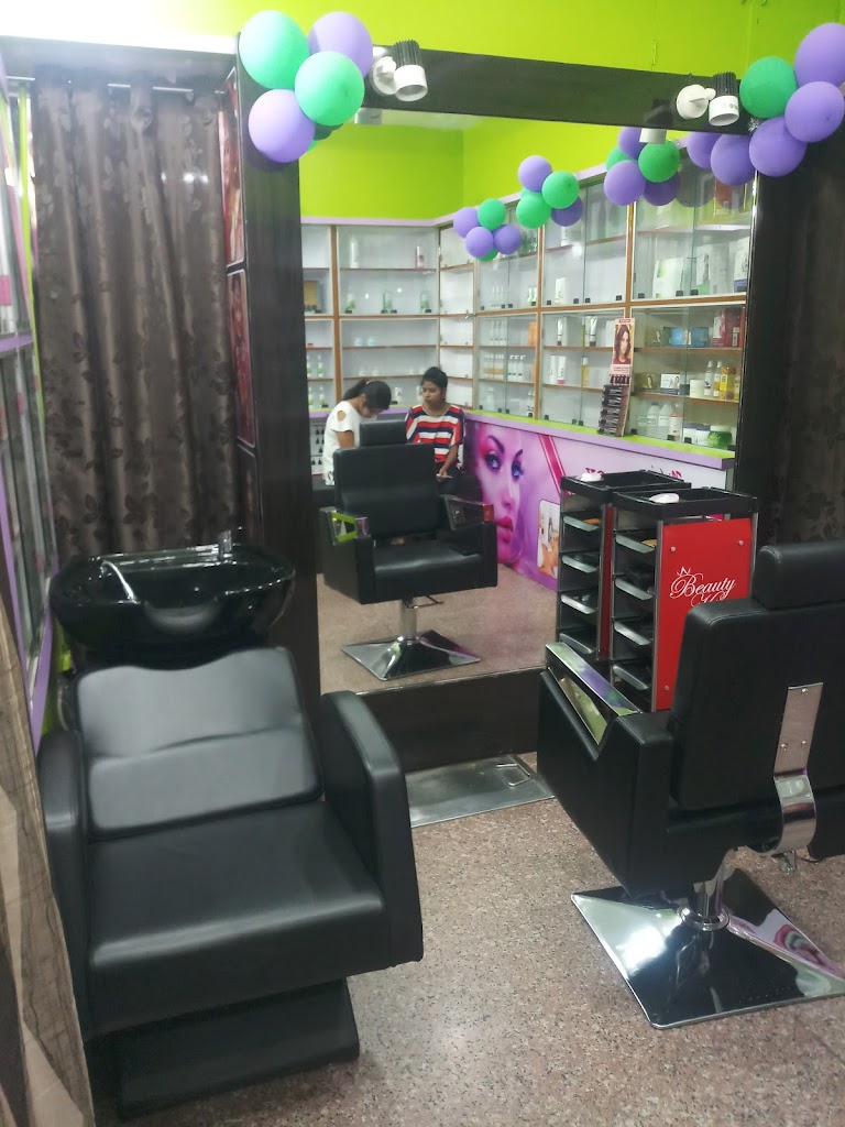 Nicky S Ever Look Professional Beauty Parlour