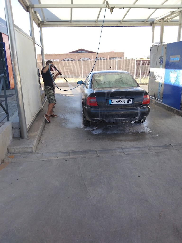 Gasolinera — Servicio de lavado de coches