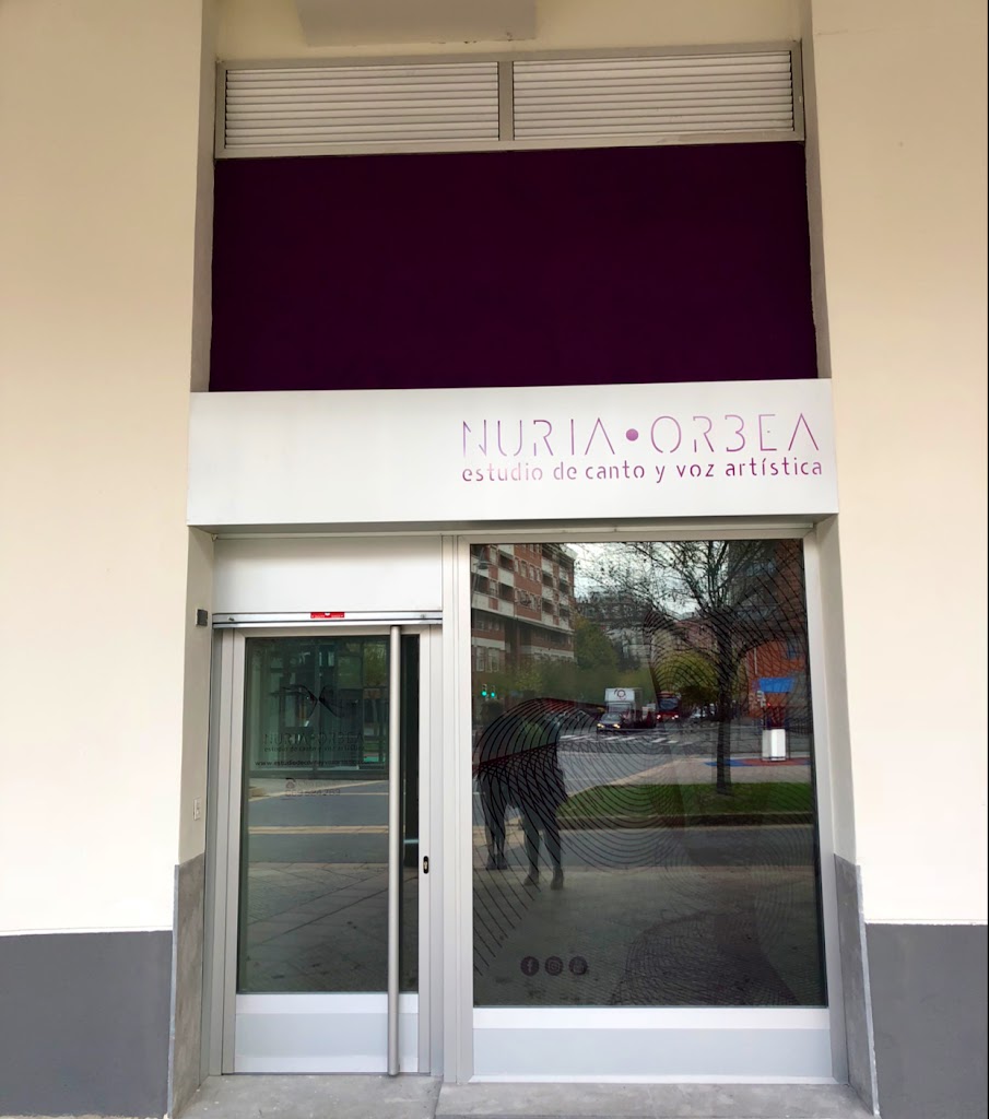 Nuria Orbea | Estudio de canto y voz artistica | Clases de canto