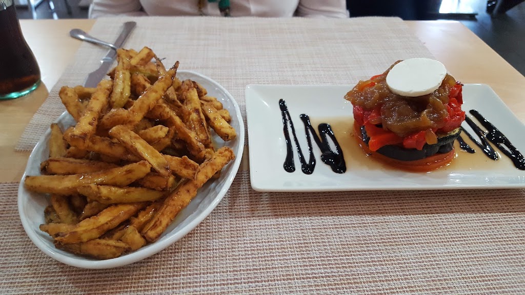 Grill Burger pozuelo — Comida y bebida