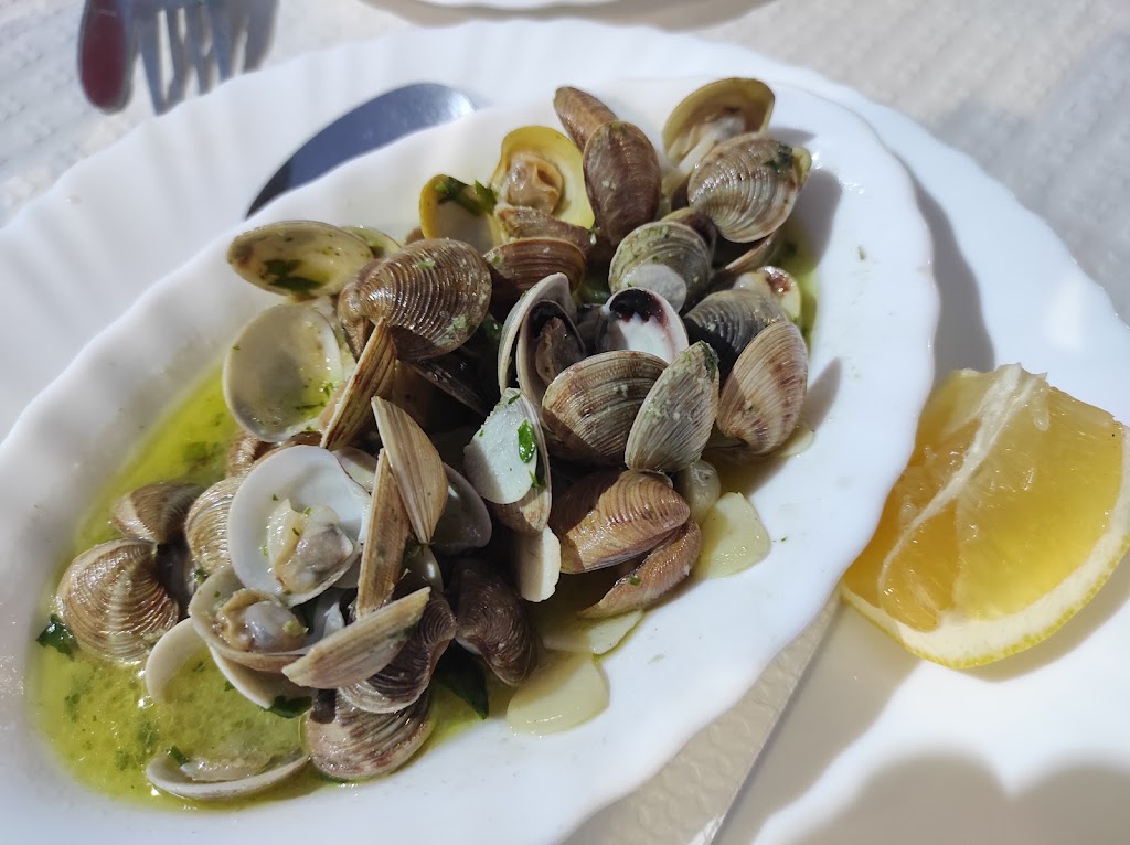 Freiduria El Cenachero de Fuengirola. Marisqueria. — Almejas al vapor