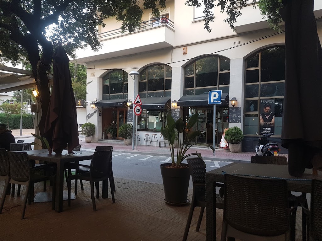 Hamburgueseria - Cafeteria L'Estacio — Ambiente