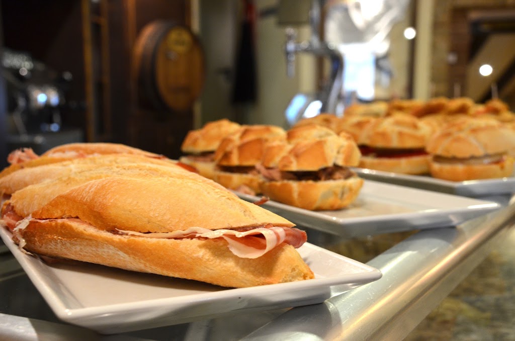 Restaurante Casa Lola — Comida y bebida