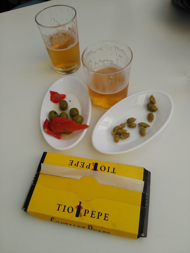 Abaceria La Canailla — Comida y bebida