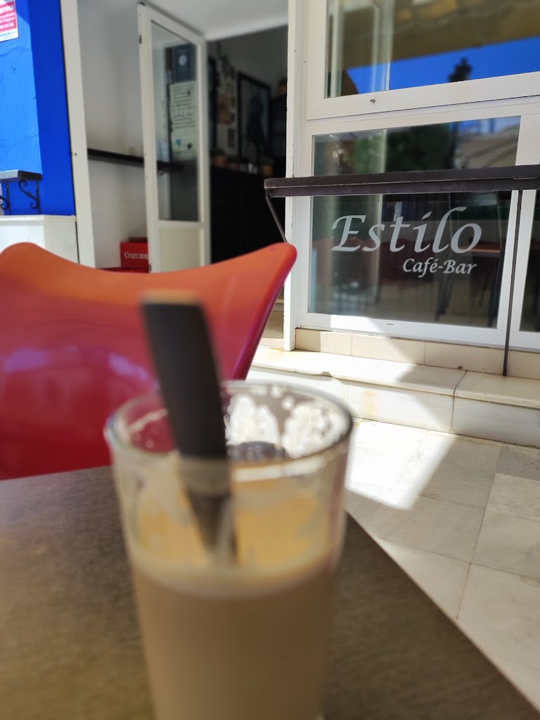 Estilo Cafe-Bar — Comida y bebida