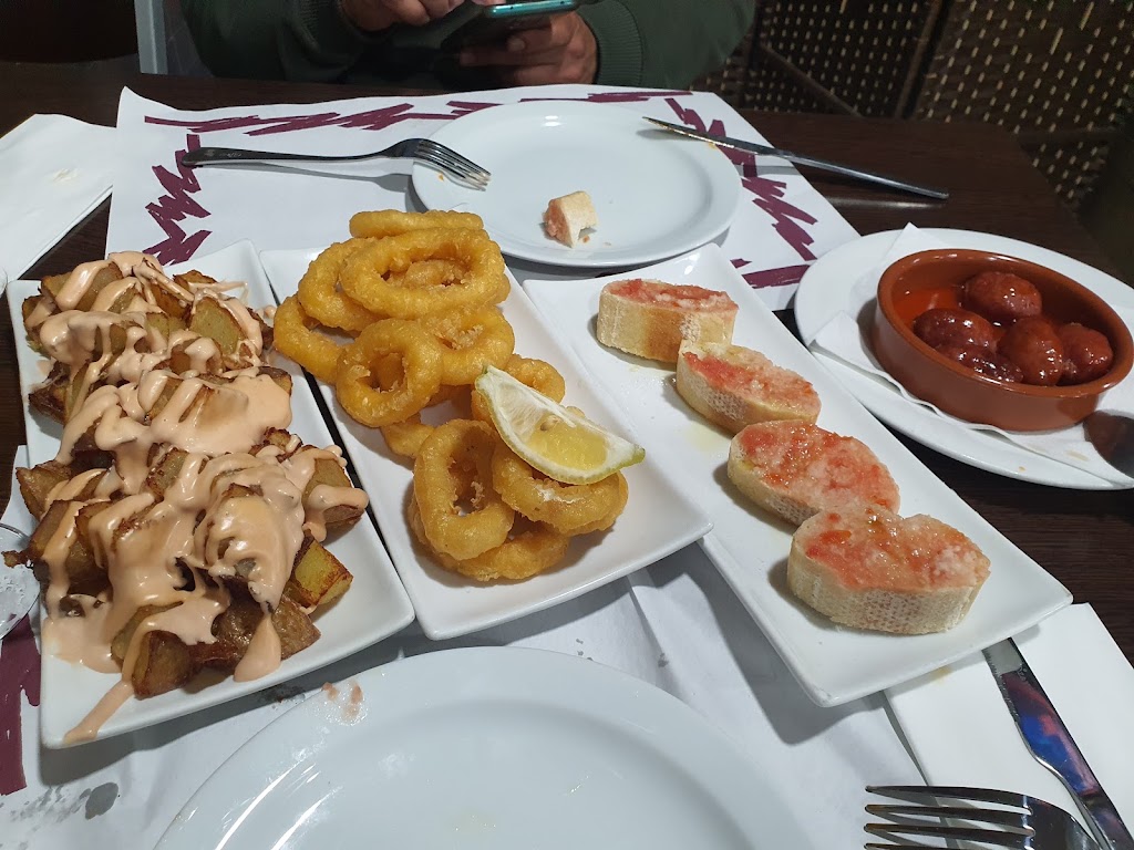 Bar Cafeteria Ca la Manoli — Comida y bebida