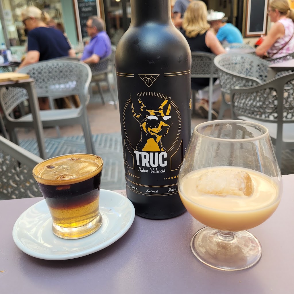 Cerveceria "Al lio" — Comida y bebida