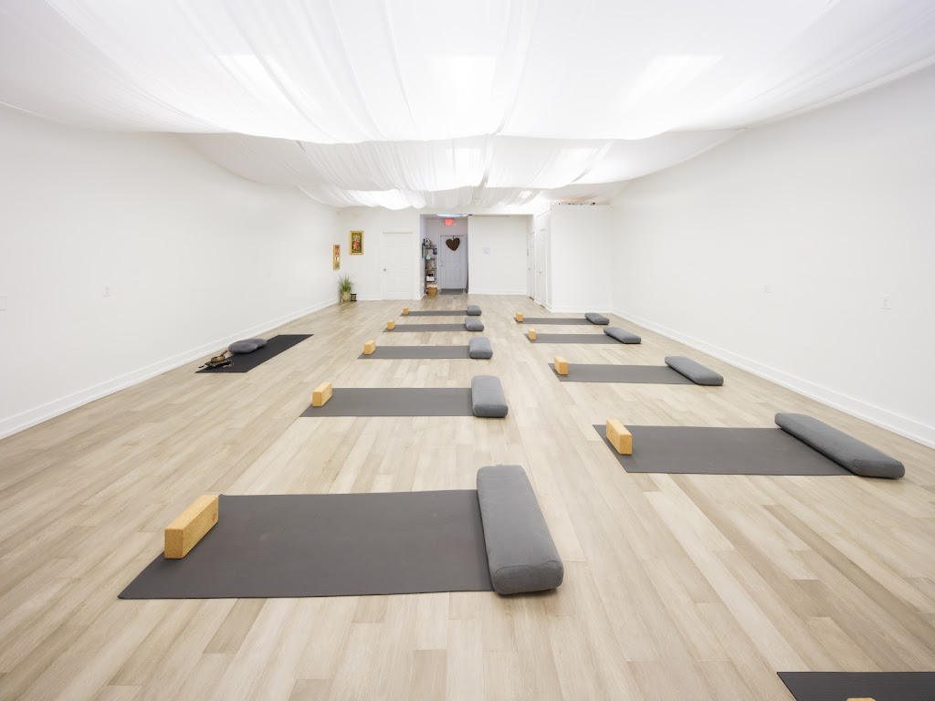  Sangha Center Yoga