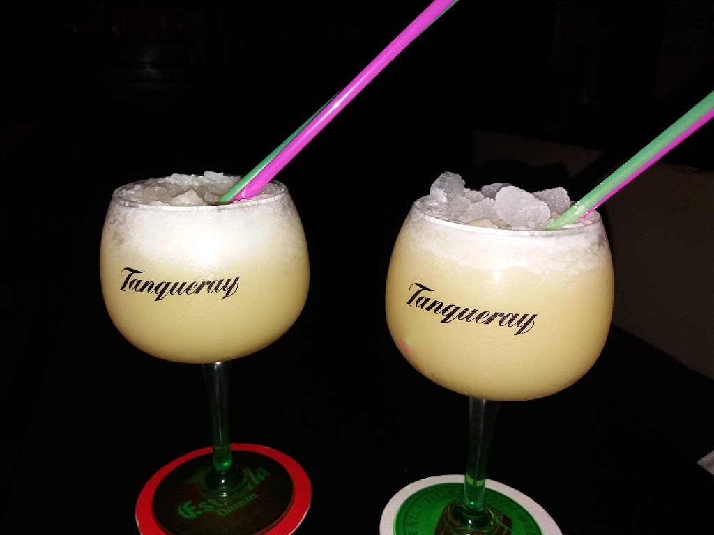 Replay Cafe Arenal — Comida y bebida