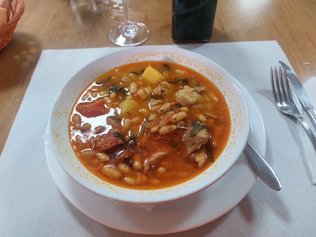 Santillana Asador-Restaurante-Bar — Comida y bebida