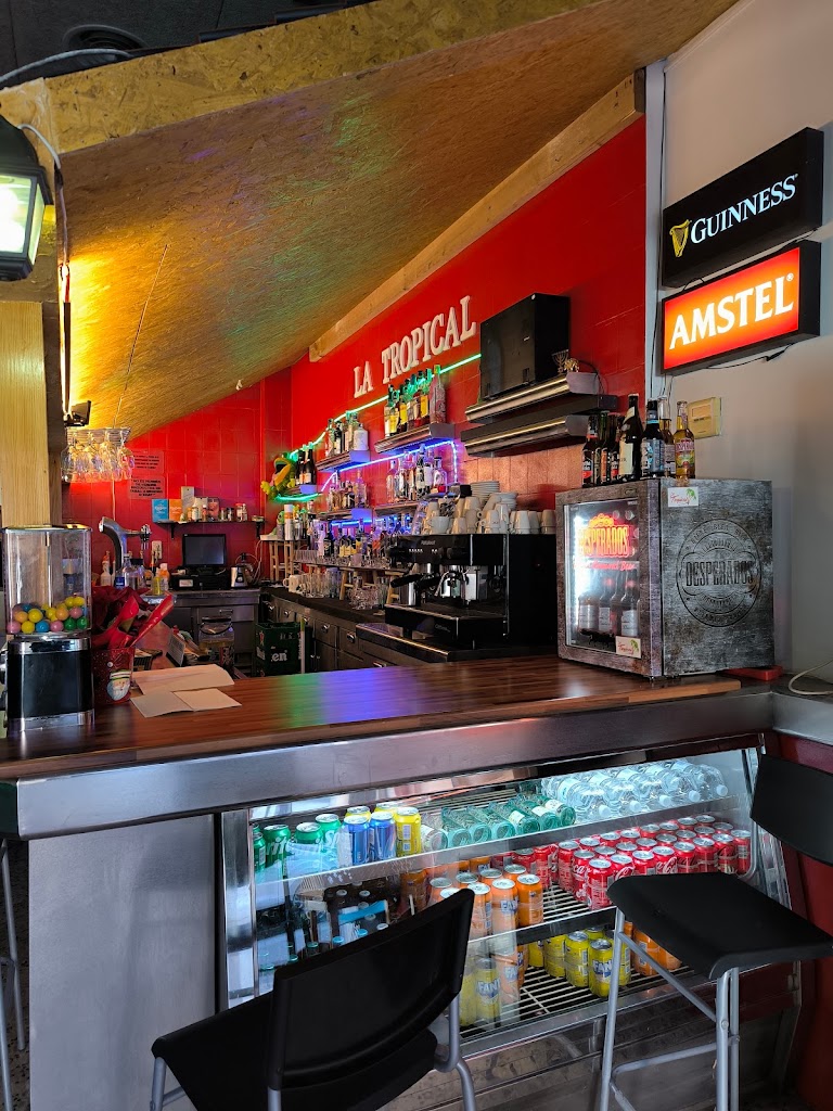 La Tropical — Ambiente