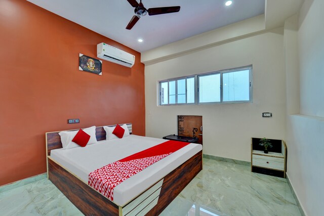 Oyo Flagship Madhuri Banquet Hall Hotel