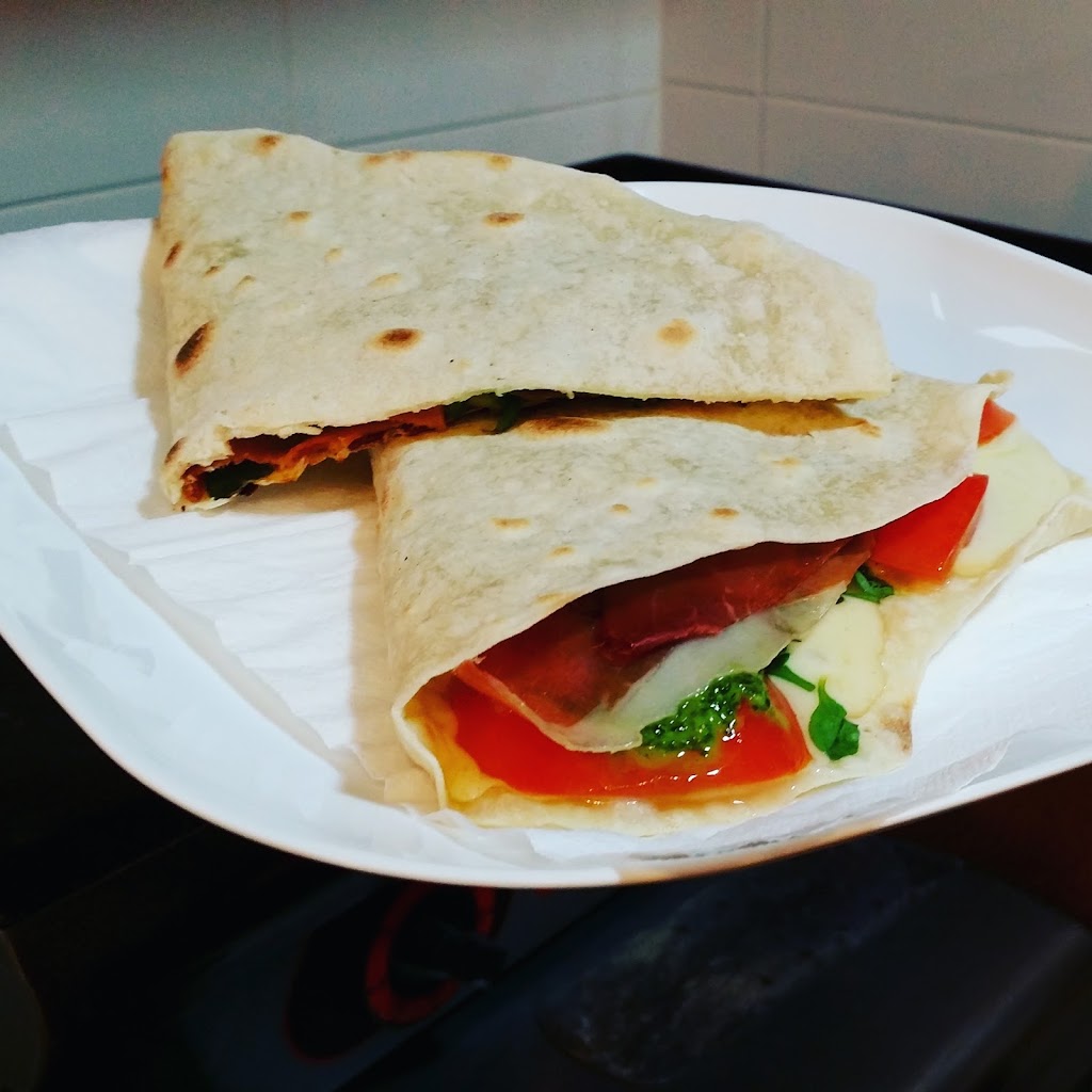 La Piadina — Comida y bebida