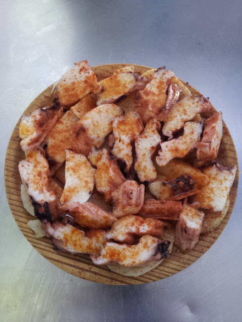 Cafeteria Bar Cal Tenorio — Comida y bebida