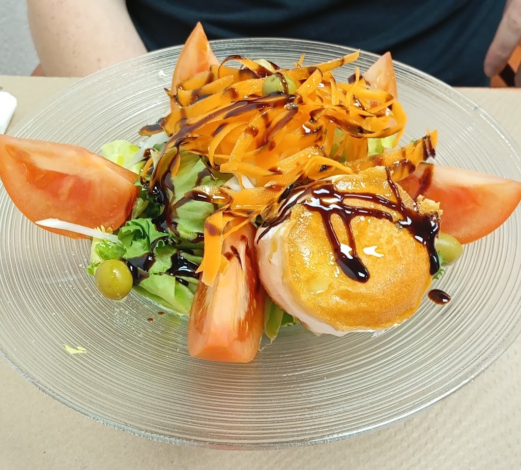 Can Amat Restaurant — Comida y bebida