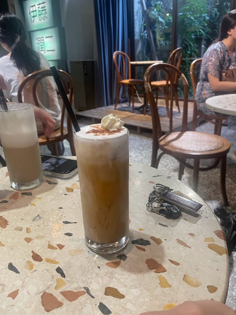 Manni Cafe 很多咖啡（咖啡、鹹甜點、調酒、活動） 的照片