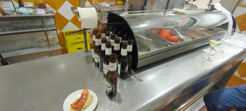 Taberna Cazorla — Comida y bebida