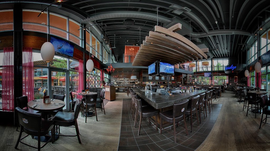 Browns Socialhouse Lynn Valley in North-Vancouver