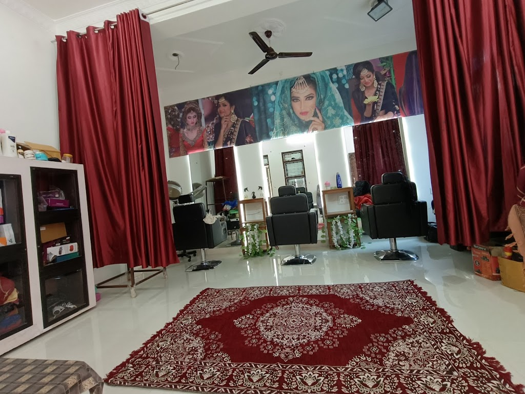 Naziya S Red Rose Beauty Zone