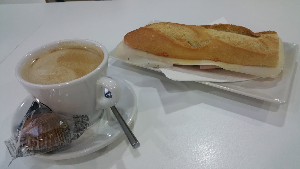 Panaderia/Cafeteria Lala — Comida y bebida