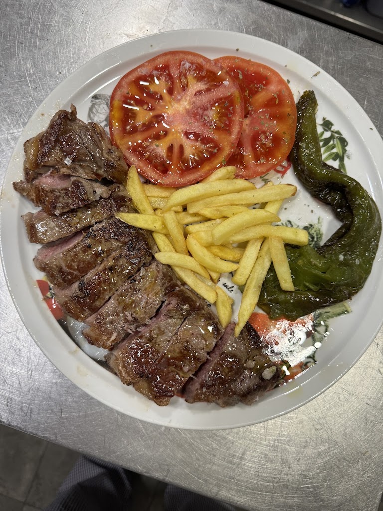 Bar Restaurante El Rincon De Nacho — Comida y bebida