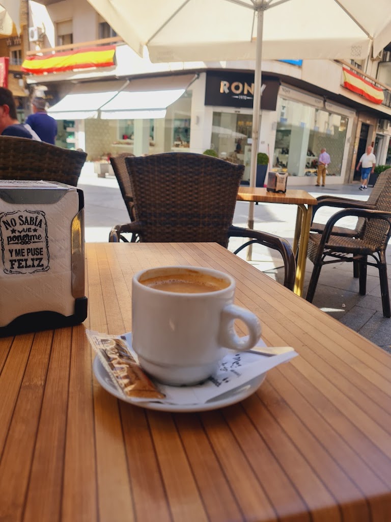 Cafeteria Caffsen — Comida y bebida