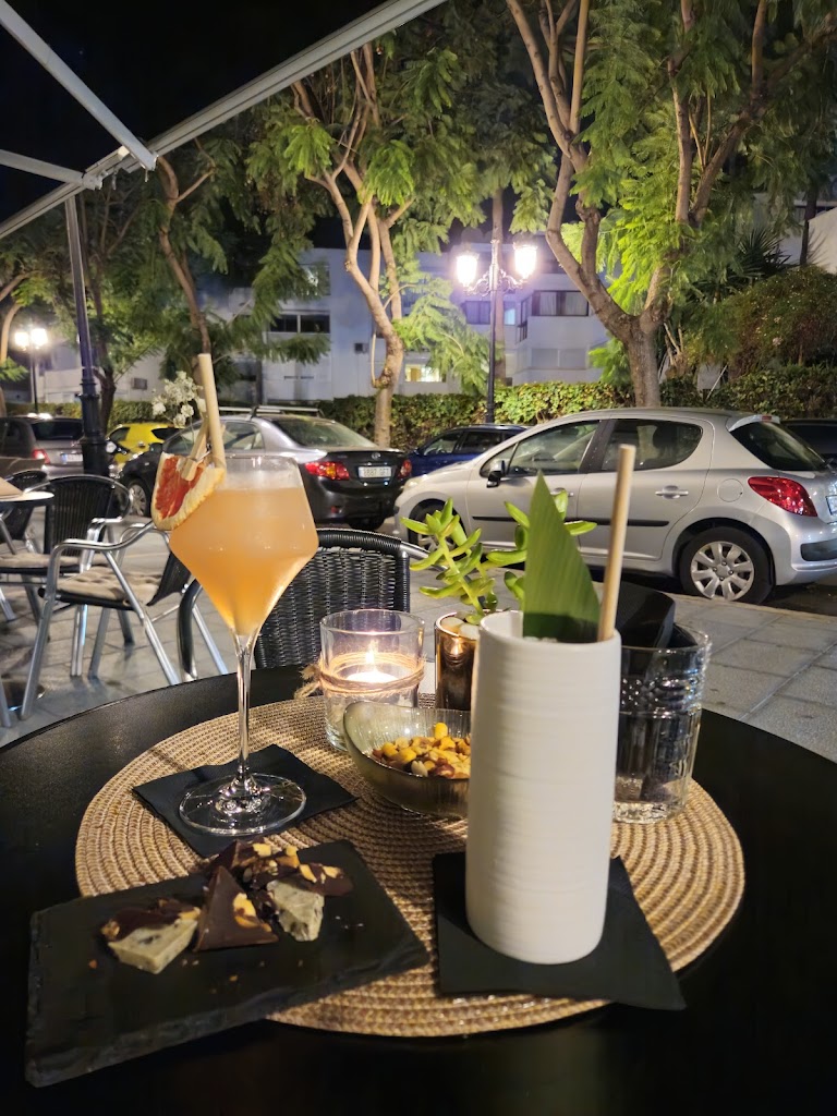 NAYA Art & Cocktail Studio